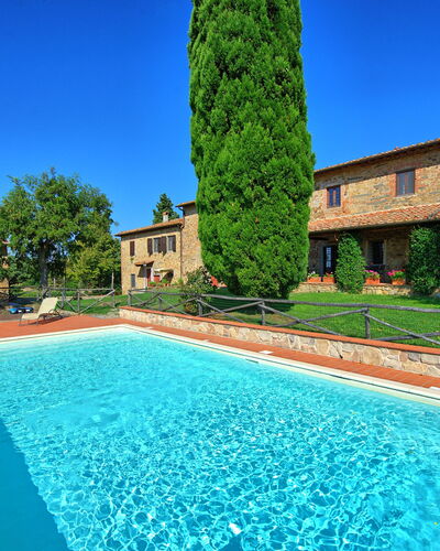 Il Frantoio: Swimming Pool, Property, Real Estate, Building, House, Estate, Leisure, Architecture, Villa, Residential Area