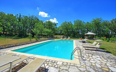San Donato: Property, Swimming Pool, Real Estate, Estate, House, Home, Building, Vacation, Leisure, Villa