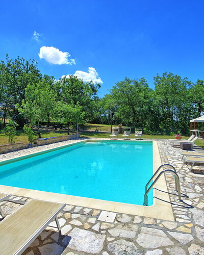 San Donato: Property, Swimming Pool, Real Estate, Estate, House, Home, Building, Vacation, Leisure, Villa
