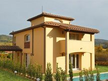 Exterior view of the house and swimming-pool