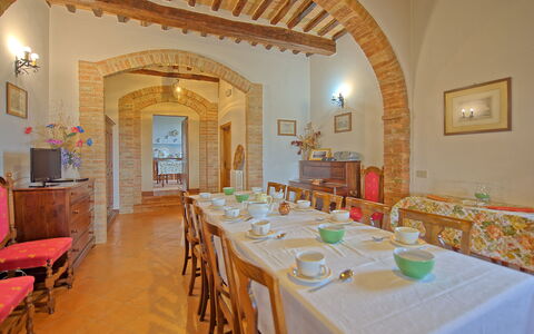 San Donnino: Restaurant, Property, Room, Building, Interior Design, Function Hall, Table, Dining Room, Real Estate, Furniture