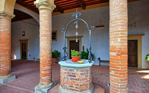 Certaldo: Column, Property, Brickwork, Building, Real Estate, Architecture, Home, Brick, Porch, Arch