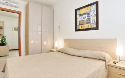 Accommodation:&nbsp;B9 50.1