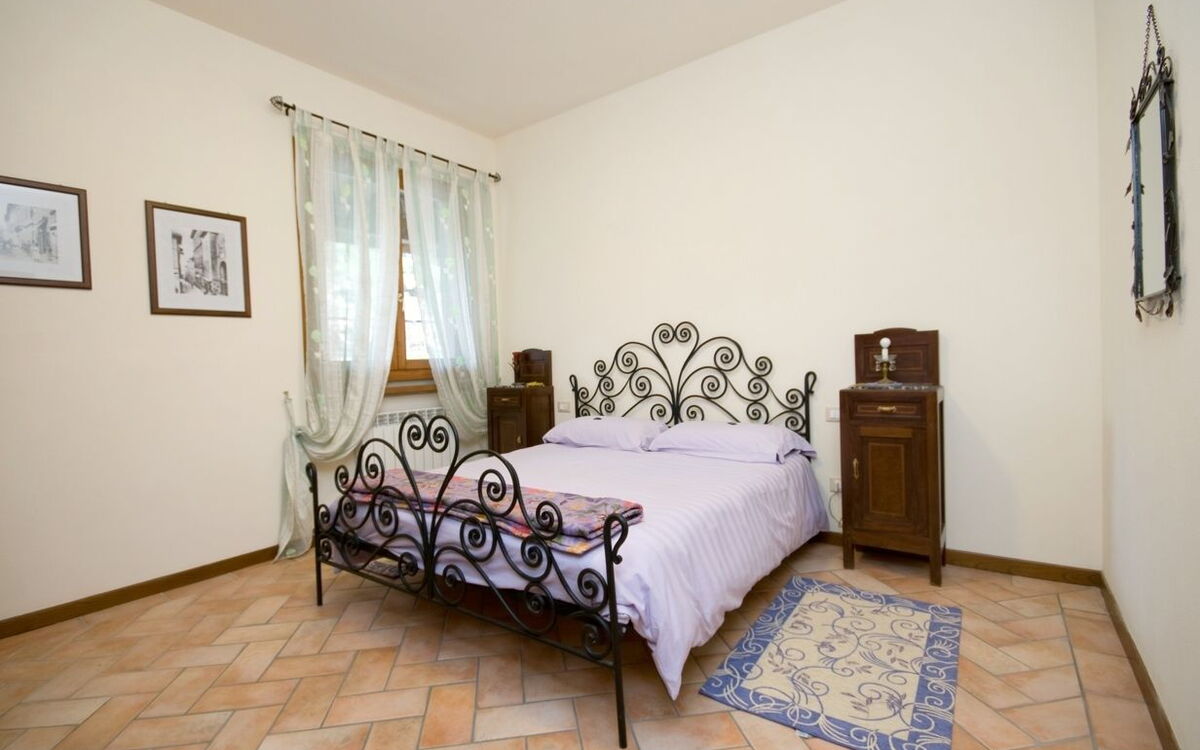 Accommodation:&nbsp;Viola