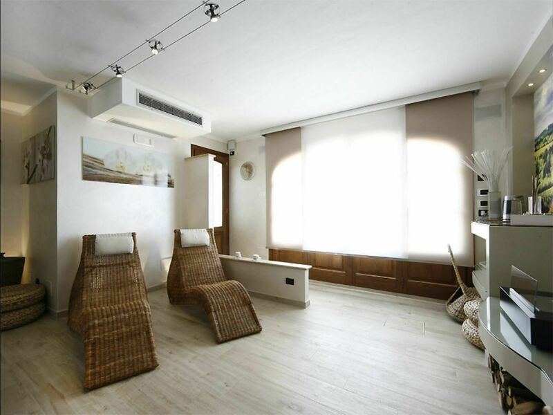 Accommodation:&nbsp;Belvedere