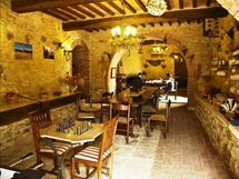 Accommodation:&nbsp;Alice