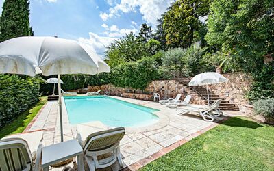 Fonte Del Castagno: Water, Plant, Cloud, Furniture, Property, Sky, Swimming Pool, Umbrella, Chair, Outdoor Furniture