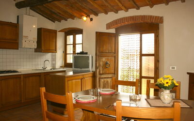 Il Pesco: Furniture, Wood, Interior Design, Flooring, Cabinetry, Ceiling, Room, Floor, Kitchen, Countertop