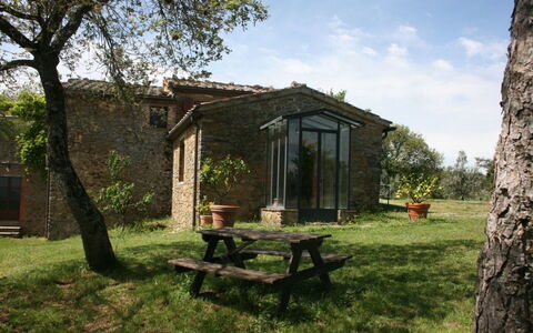 Agriturismo Bevignano: Property, House, Tree, Cottage, Building, Rural Area, Grass, Home, Real Estate, Landscape