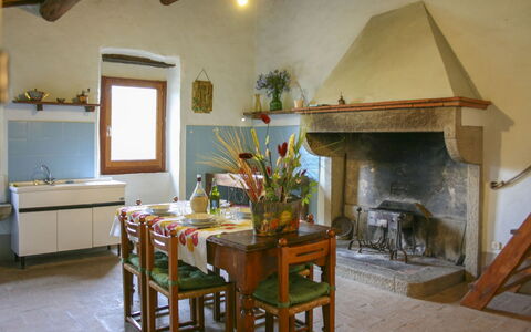 Casa Rossa: Wall, Furniture, Home, Table, Chair, Kitchen & Dining Room Table, Wood Stain, Houseplant, Dining Room