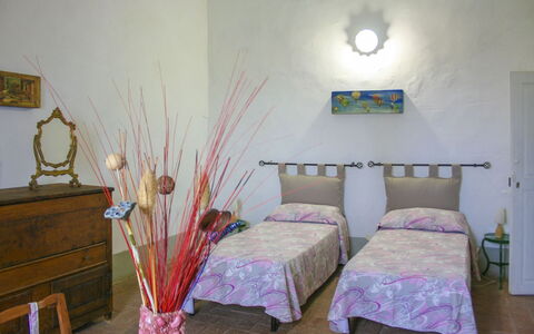 Casa Rossa: Bed, Bedroom, Furniture, Bedding, Bed Sheet, Interior Design, Linens, Textile, Floor, Flooring