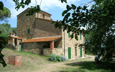 Casa Rossa: Plant, Sky, Building, Window, Cloud, Tree, Land Lot, House, Thatching, Cottage
