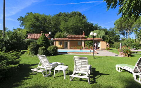 Pagliazzone: Swimming Pool, Shrub, Resort, Garden, Estate, Shade, Outdoor Furniture, Backyard, Cottage