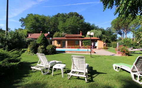 Pagliazzone: Sky, Plant, Property, Cloud, Furniture, Nature, Outdoor Furniture, Tree, Shade, Land Lot