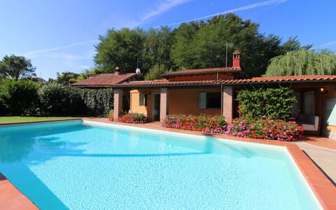 Pagliazzone: Water, Sky, Cloud, Property, Plant, Swimming Pool, Azure, Blue, Tree, Building