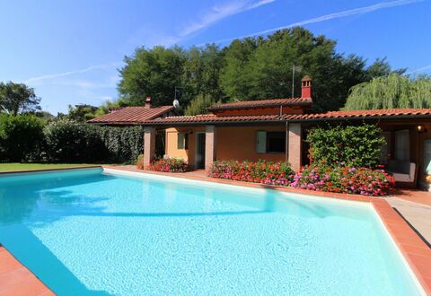 Pagliazzone: Water, Sky, Cloud, Property, Plant, Swimming Pool, Azure, Blue, Tree, Building