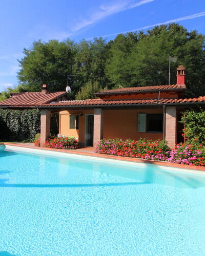 Pagliazzone: Water, Sky, Cloud, Property, Plant, Swimming Pool, Azure, Blue, Tree, Building