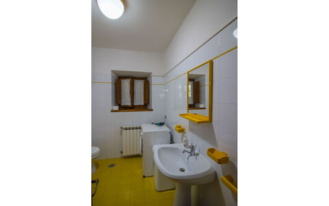 Casale Aiola: Wall, Flooring, Floor, Plumbing Fixture, Bathroom Sink, Yellow, Interior Design, Room, Bathroom, Sink