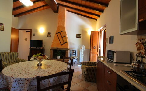 Il Viaggiolo: Property, Room, Building, Countertop, Interior Design, Furniture, House, Real Estate, Kitchen, Floor