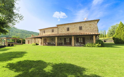 Casale Lorenzo: Tree, Plain, Land Lot, Lawn, Garden, Estate, Meadow, Landscaping, Yard, Farmhouse