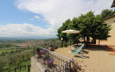 Agriturismo Arcobaleno: Cloud, Sky, Plant, Tree, Fence, Building, Shade, Land Lot, Leisure, Landscape