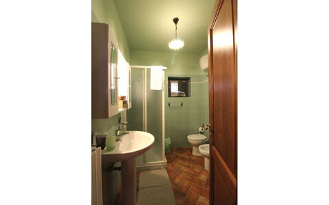 Agriturismo Ca di Vestro: Property, Room, Bathroom, Bathroom Sink, Building, Interior Design, Architecture, House, Ceiling, Plumbing Fixture