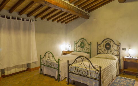 Casa la Primula: Furniture, Interior Design, Bedroom, Bed, Flooring, Ceiling, Floor, Room, Bed Frame, Bedding