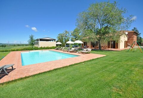 Pienza: Property, Swimming Pool, Grass, Real Estate, Home, Land Lot, House, Estate, Building, Backyard