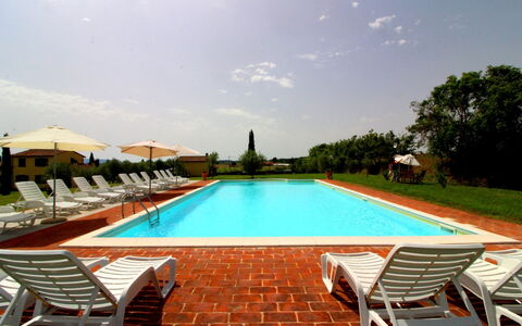 Podere Marcigliano: Water, Sky, Property, Plant, Cloud, Swimming Pool, Azure, Building, Tree, Outdoor Furniture