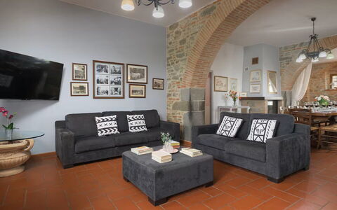 Villa Giare: Furniture, Interior Design, Couch, Flooring, Wall, Floor, Room, Living Room, Wood, Apartment