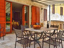 Accommodation:&nbsp;Sculture 3