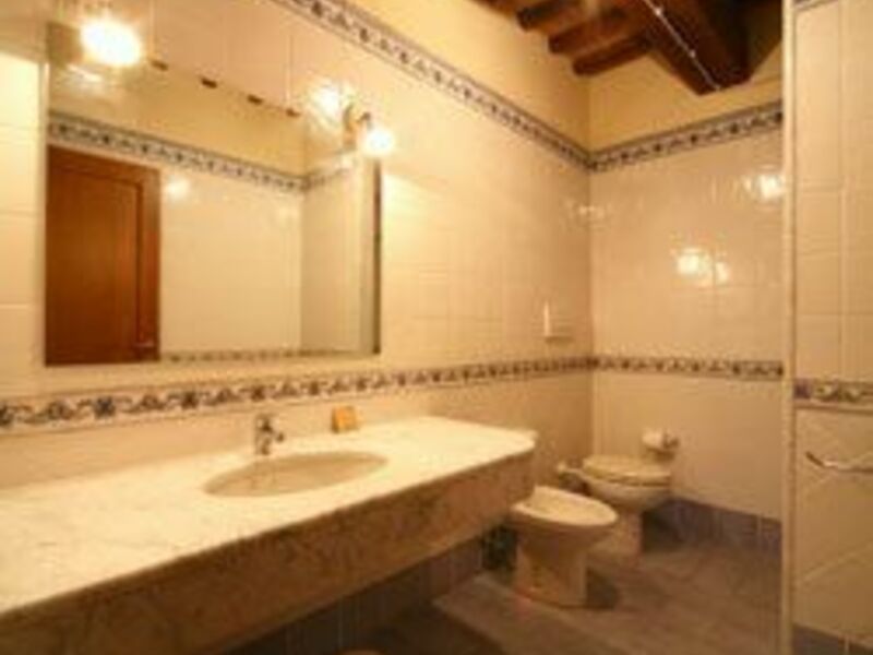 Accommodation:&nbsp;Violetta