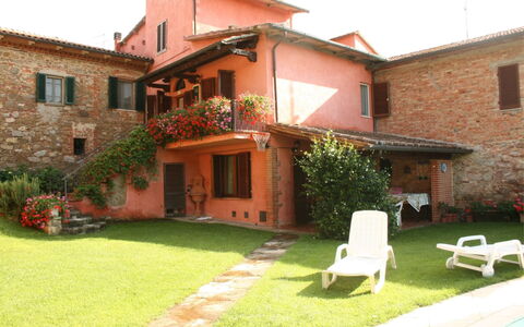 Casa Rosada: Plant, Building, Window, Property, Furniture, Flower, House, Lighting, Land Lot, Architecture