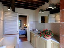 Accommodation:&nbsp;Ginestra