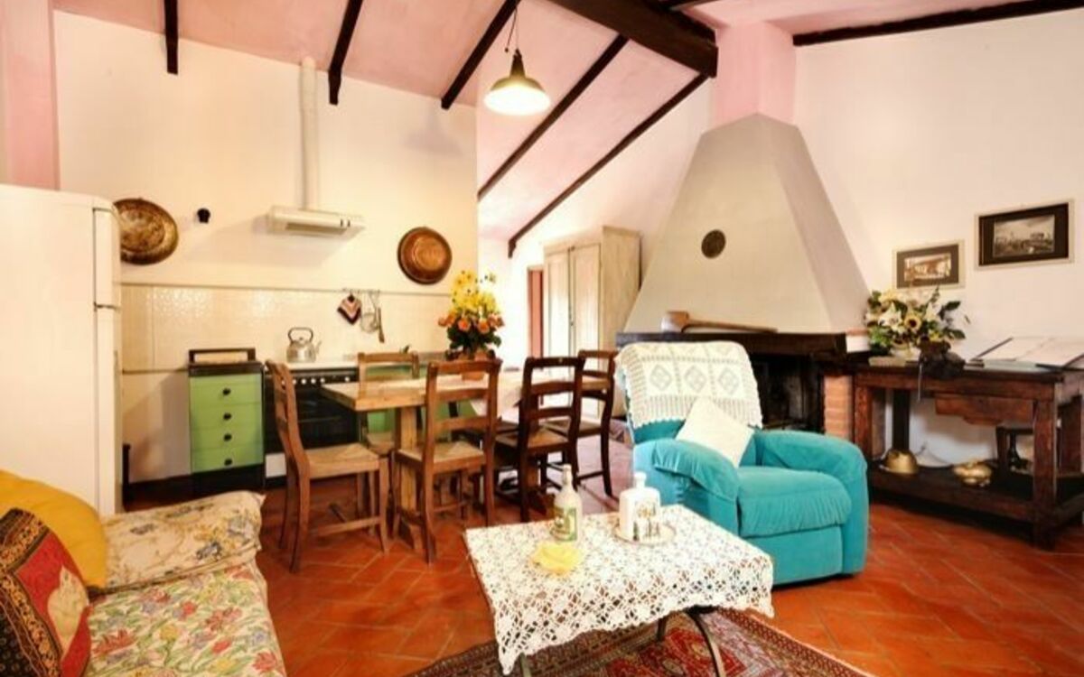 The hall with fireplace. La Torre.