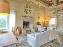 Accommodation:&nbsp;Tobacco Loft