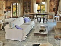 Accommodation:&nbsp;Tobacco Loft