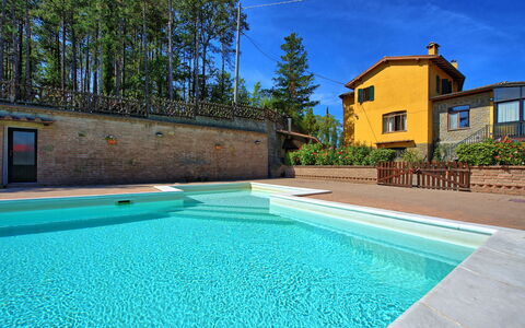 Villa Lorenzo: Swimming Pool, Property, House, Real Estate, Home, Building, Estate, Leisure, Villa, Residential Area