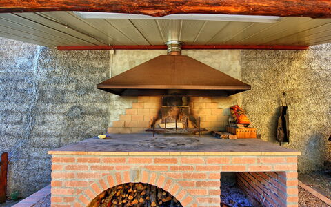Villa Lorenzo: Masonry Oven, Hearth, Kitchen Appliance, Room, Oven, Architecture, Building, House, Interior Design