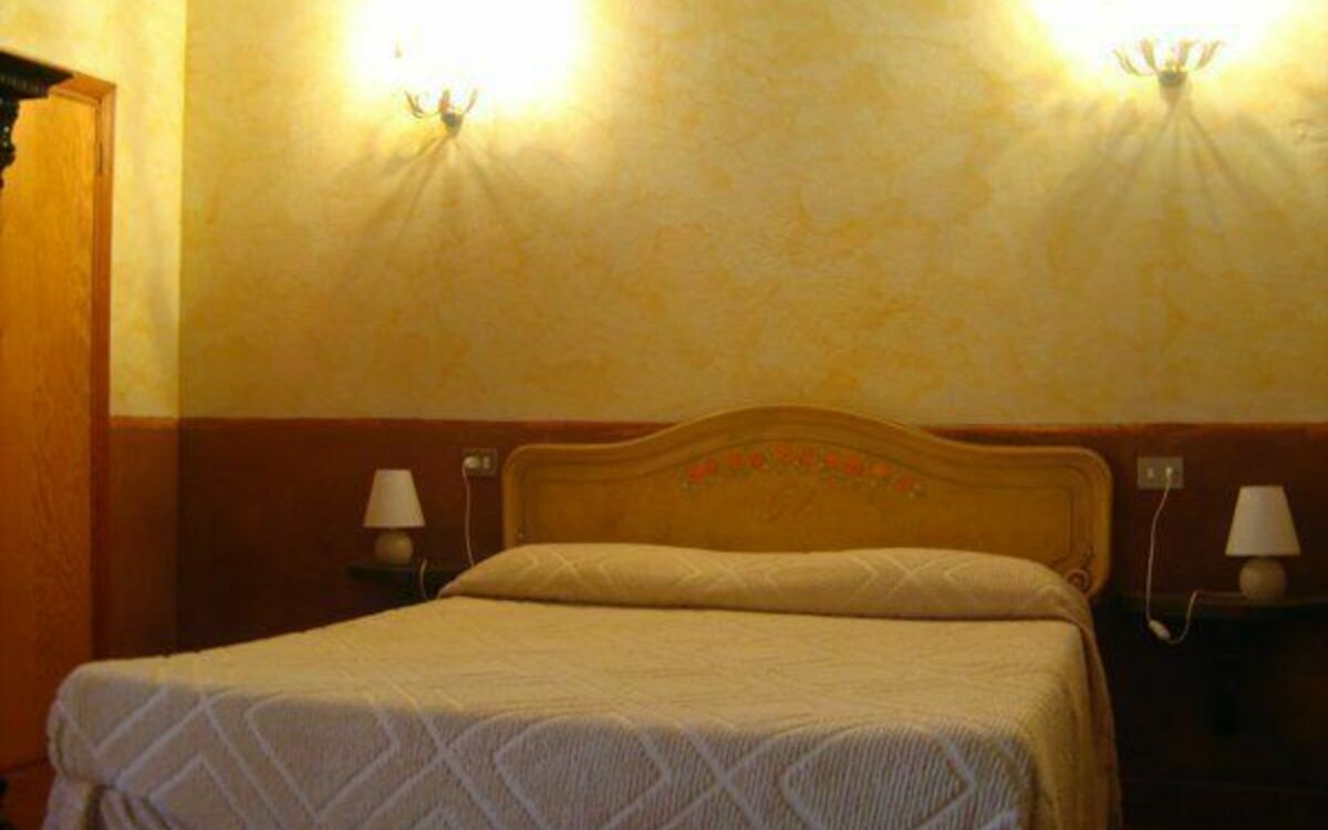 Accommodation:&nbsp;Gaia Bedroom