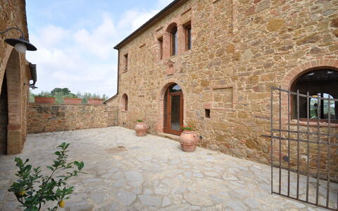 Villa Gaeta: Property, Building, Wall, House, Courtyard, Real Estate, Room, Architecture, Vacation, Estate