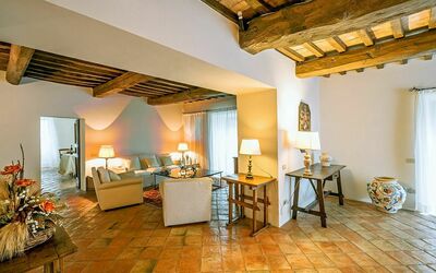 Bastia 1 - Ginestre: Room, Property, Building, Interior Design, Living Room, Floor, Furniture, Ceiling, House, Yellow