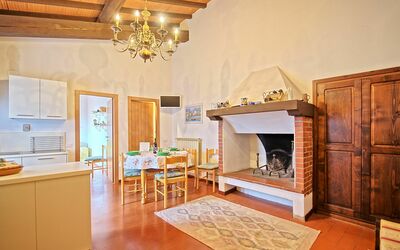 Ciclamini 2: Room, Property, Furniture, Interior Design, Building, Living Room, Fireplace, Ceiling, House, Hearth