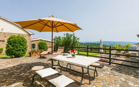 Accommodation:&nbsp;Mandorlo 100.3