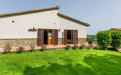 Accommodation:&nbsp;Mandorlo 100.3