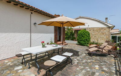 Accommodation:&nbsp;Mandorlo 100.3