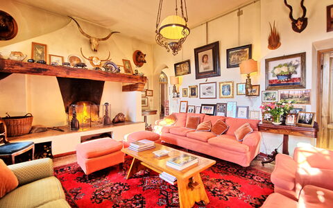 Il Principe: Living Room, Room, Property, Interior Design, Furniture, Building, House, Real Estate, Home, Table