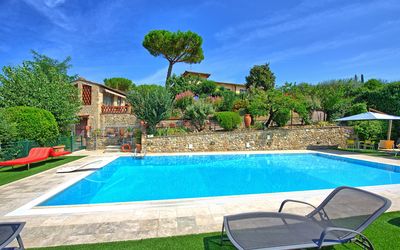 Poggiluglio: Swimming Pool, Property, Real Estate, House, Leisure, Backyard, Building, Residential Area, Home, Estate