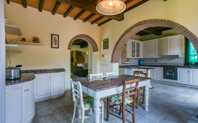 Accommodation:&nbsp;Villa Elena 900.2
