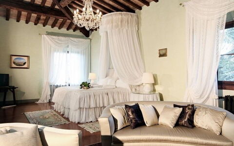 Accommodation:&nbsp;Tower Suite